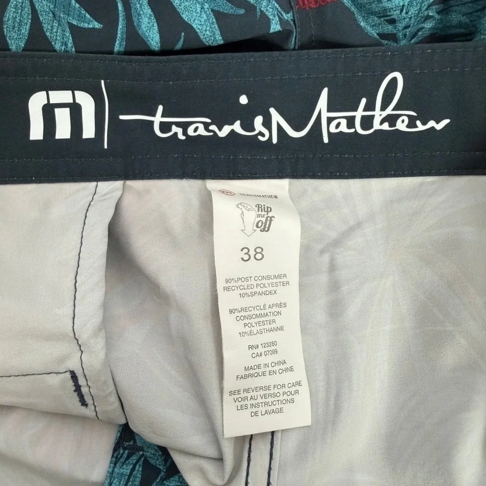 TravisMathew Men's Tropical Leaf Board Shorts Navy Red Stretch Swim Size 38